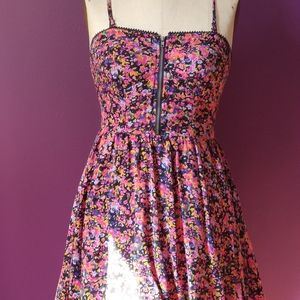 Floral mini dress with zipper on the front
